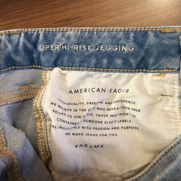 AMERICAN EAGLE Ripped Super High Rise Jegging size 6 - Picture 6 of 11